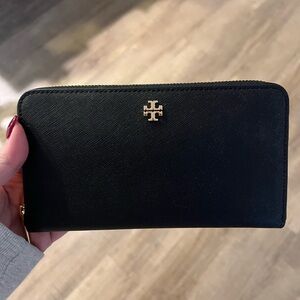 Tory Burch Large Wallet in Black